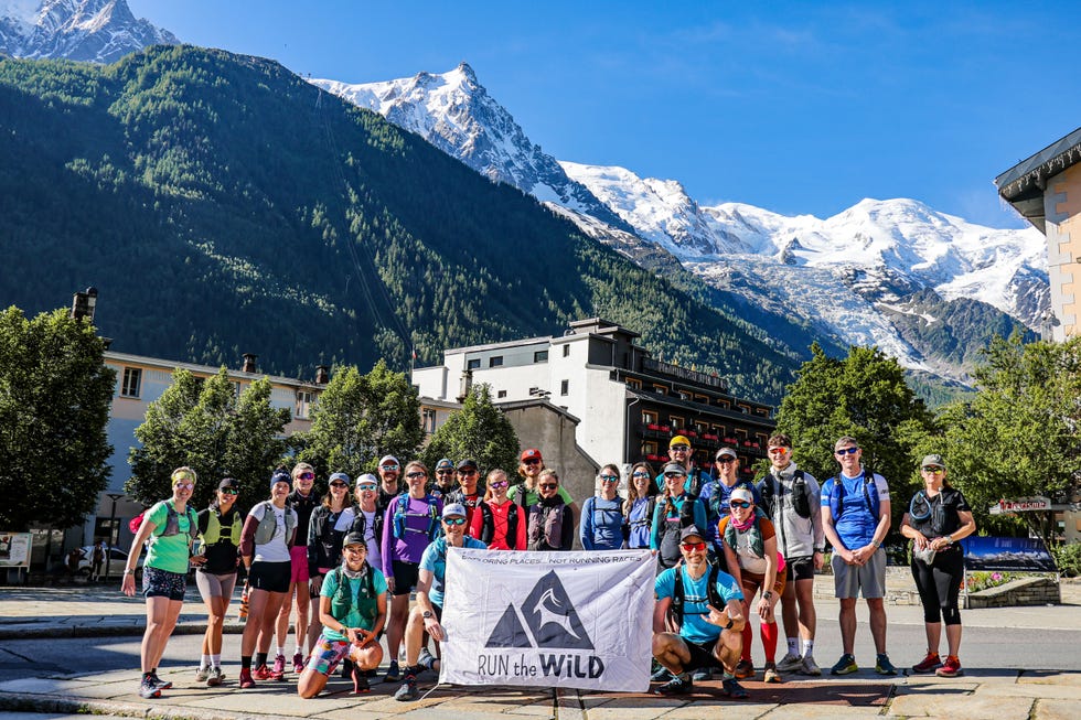 group of trail runners in chamonix