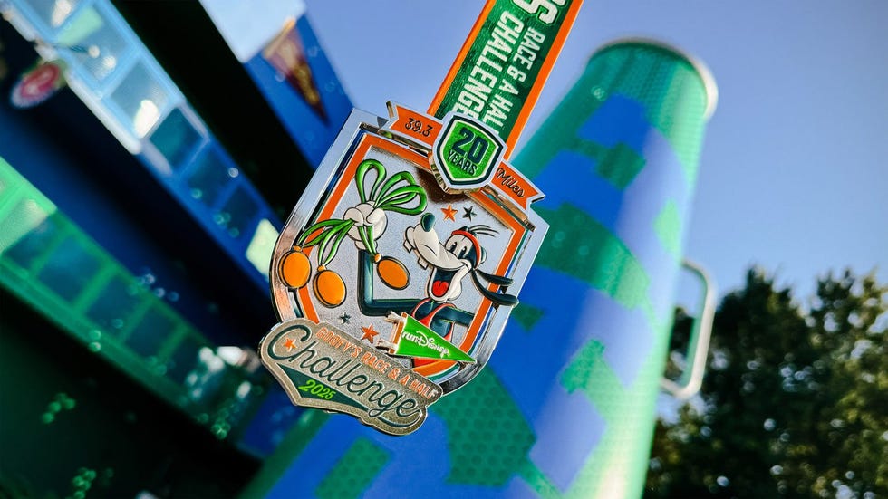 medal for a running challenge featuring goofy and a green ribbon