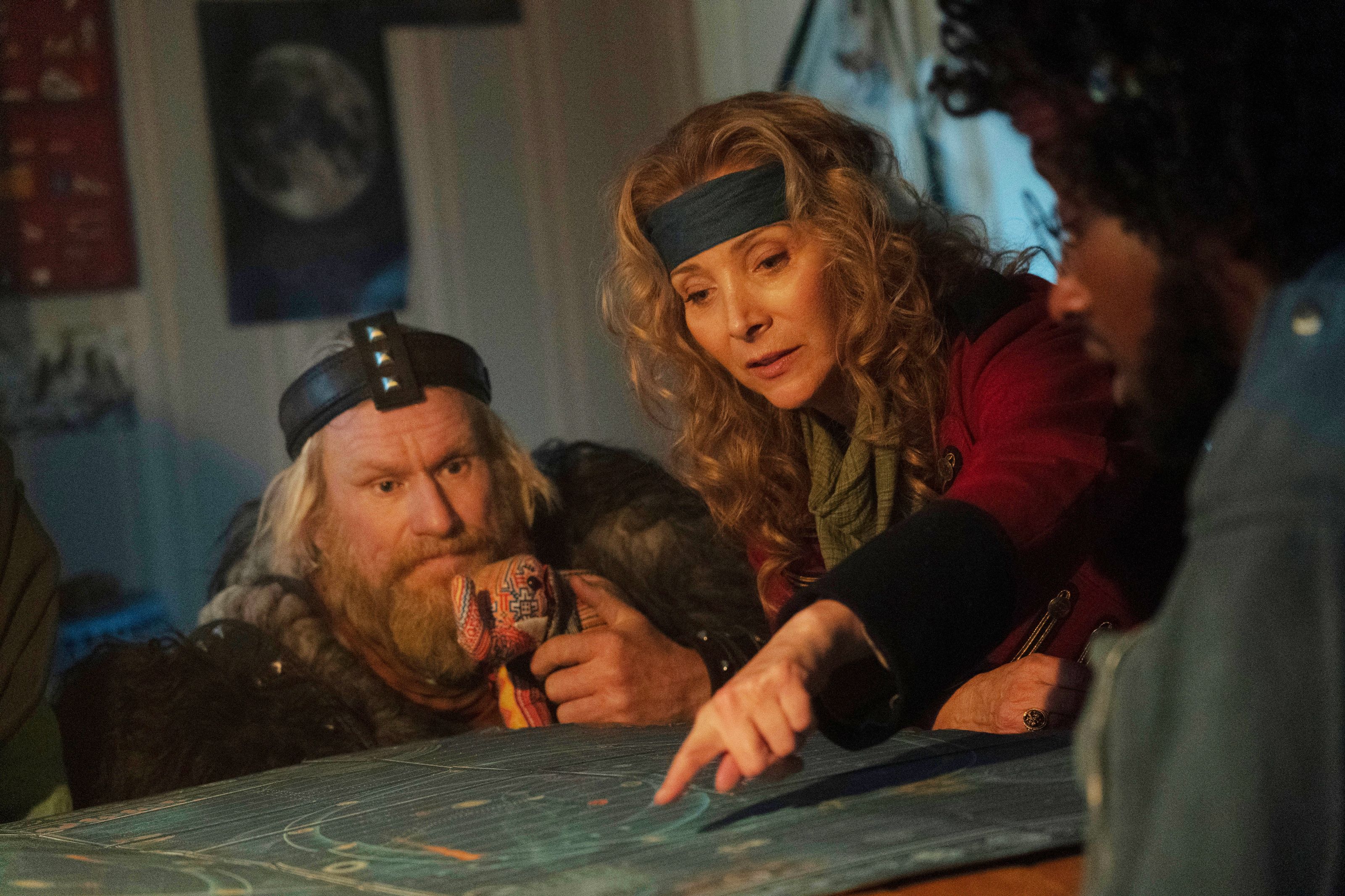 Is Lisa Kudrow's new comedy Time Bandits worth a watch?