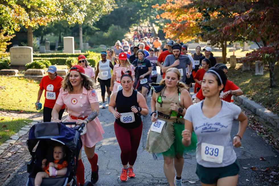 group of participants run the run like hell 5k