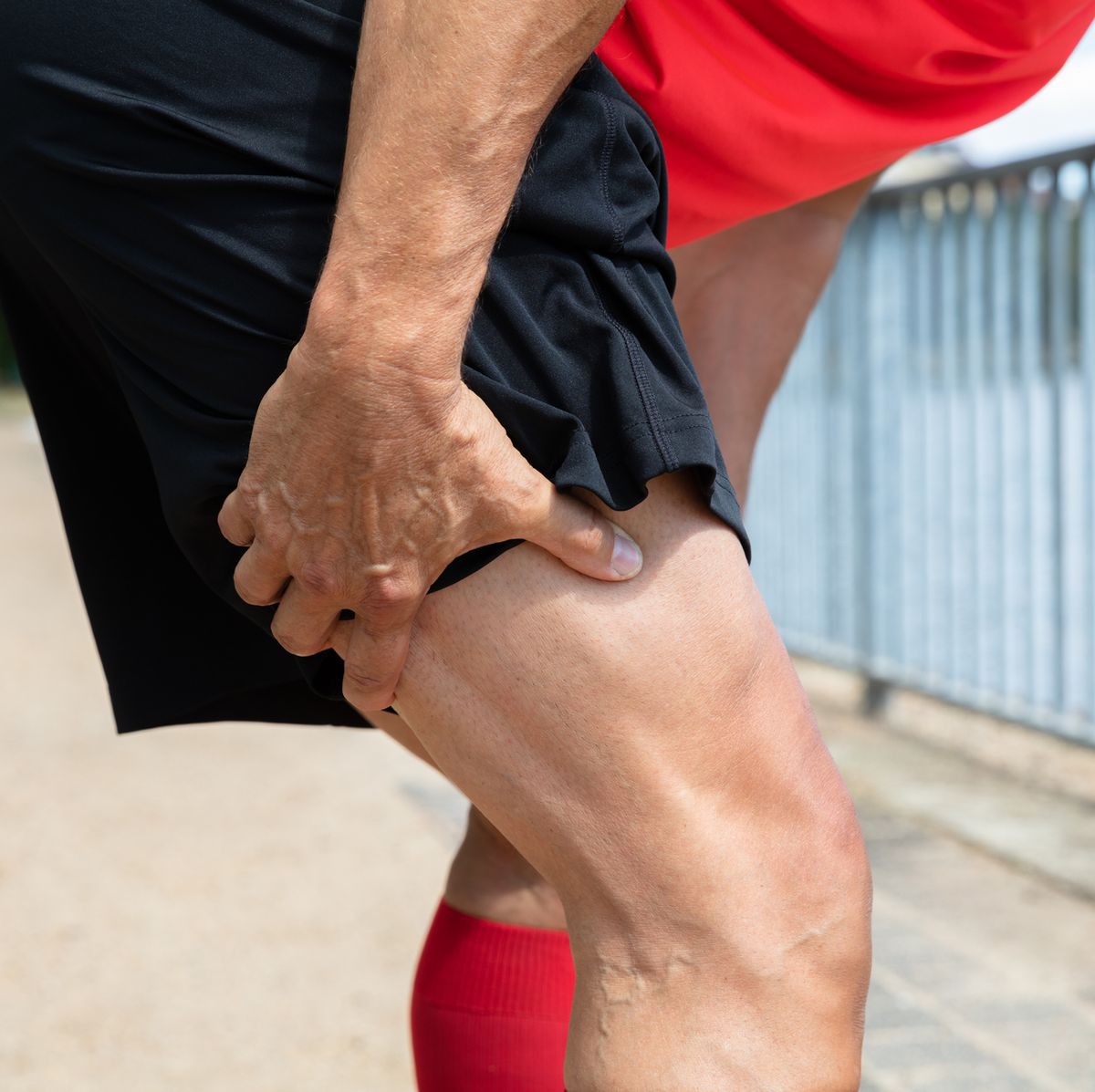 How to Treat Sore Hamstrings With Dynamic Stretches and Ice
