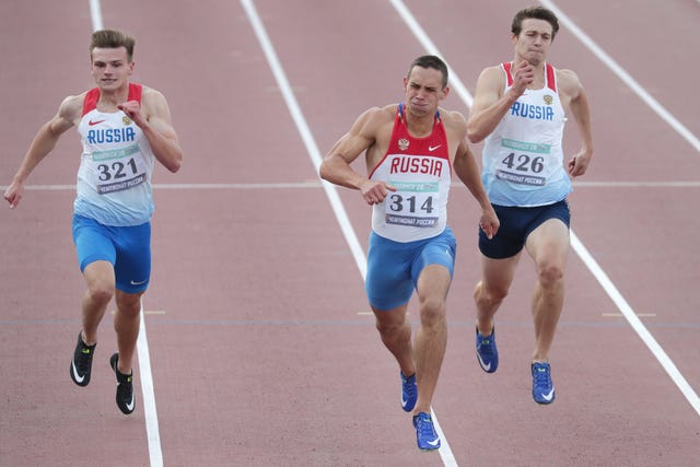 tres atletas rusos compiten en los campeonatos nacionales de atletismo de 2020 en chelyabinsk