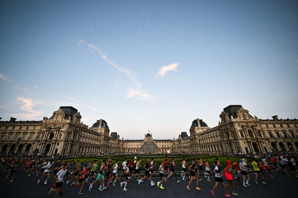 runners in paris ﻿marathon pour tous pass the louve
