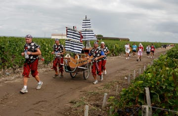 wine enthusiasts run the marathon du medoc