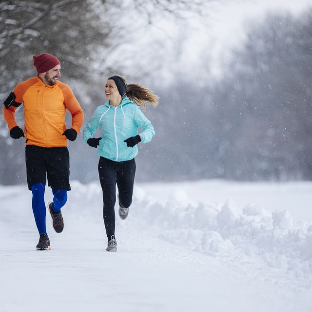 runners on the snow