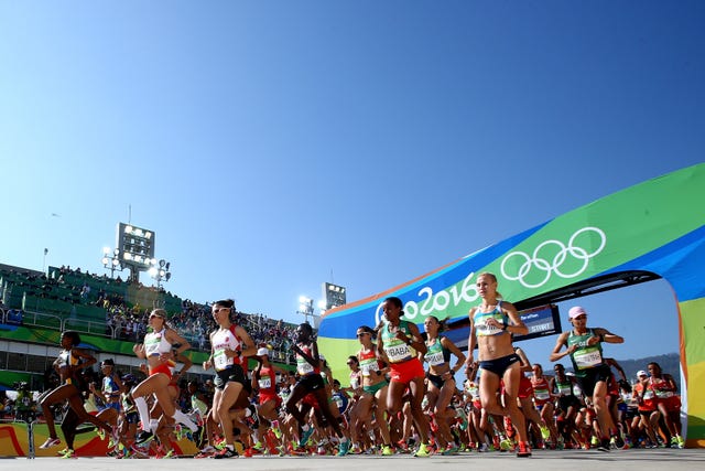 salida en masa de las atletas en el maratón de los juegos olímpicos de río 2016, entre las que se encontraba estela navascués