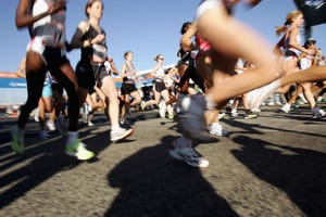 thousands run in new york marathon