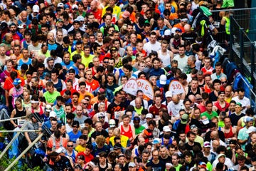 het is druk bij de marathon van rotterdam