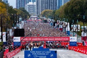 Large crowd participating in the Bank of America Chicago Marathon