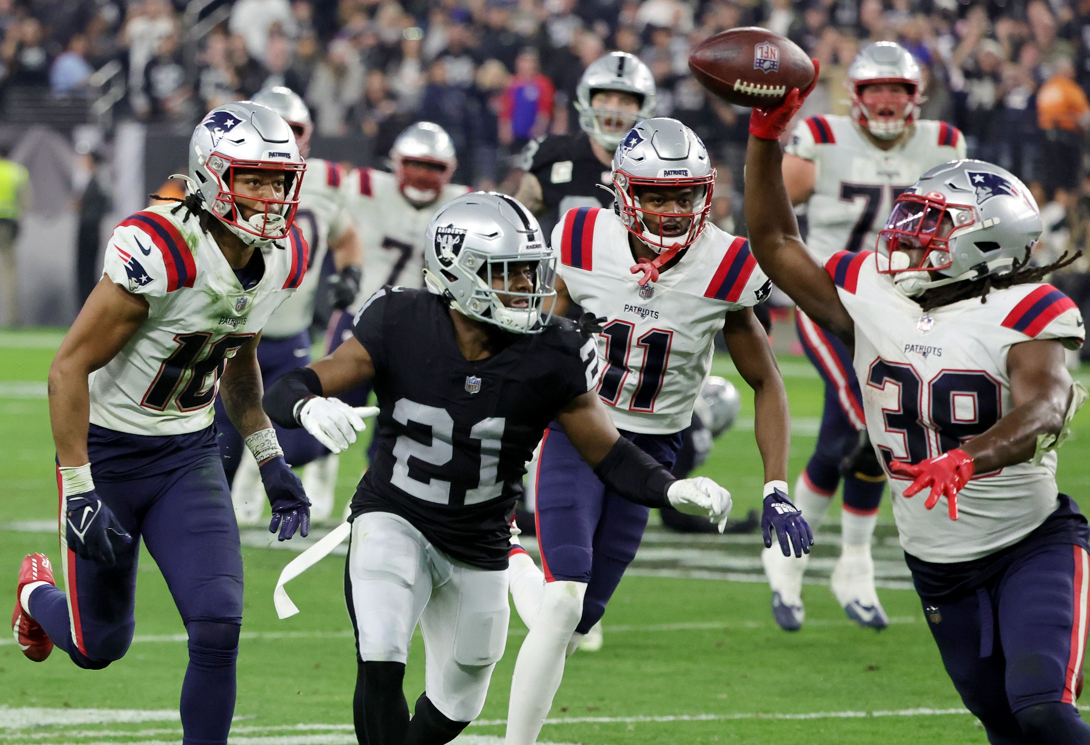 1,925 New England Patriots V Oakland Raiders Stock Photos, High