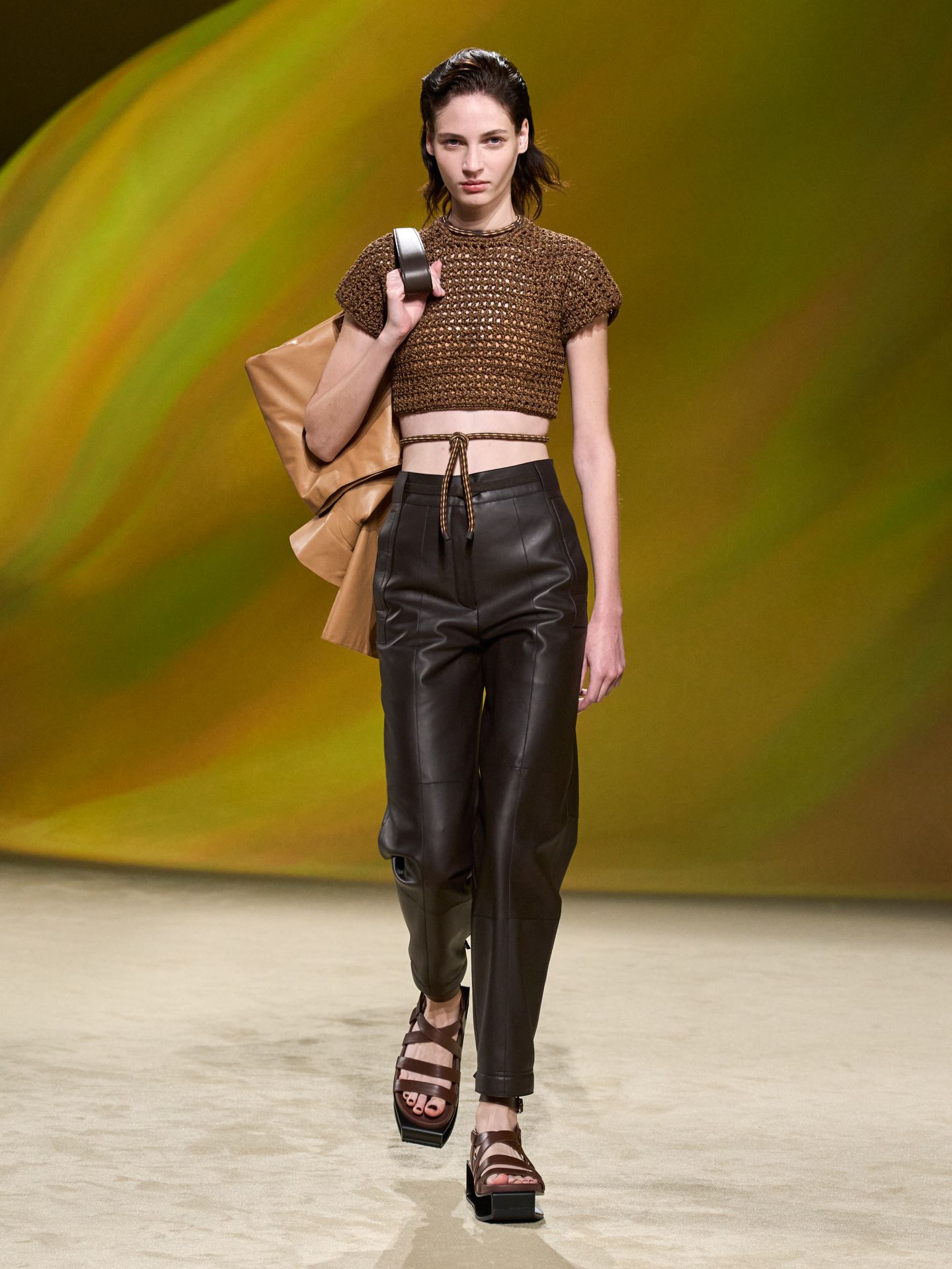 Hermès的迷幻沙丘漫遊!Hermès 2023春夏系列以細膩工藝打造質感 Hermès的迷幻沙丘漫遊!Hermès 2023春夏系列以細膩工藝打造質感