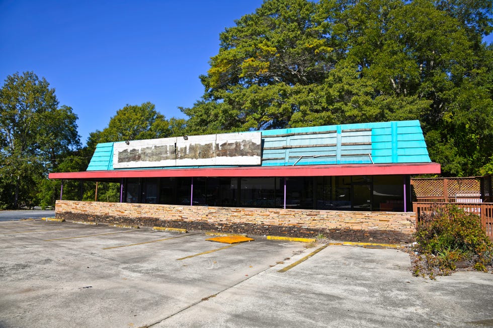 America's Favorite Chain Restaurants Are Closing (And I Feel Fine)