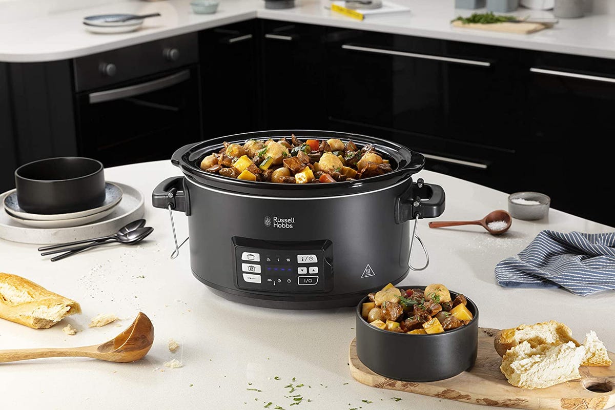 https://hips.hearstapps.com/hmg-prod/images/russell-hobbs-slow-cooker-amazon-prime-day-1602427814.jpg?crop=1.00xw:0.752xh;0,0.115xh&resize=1200:*