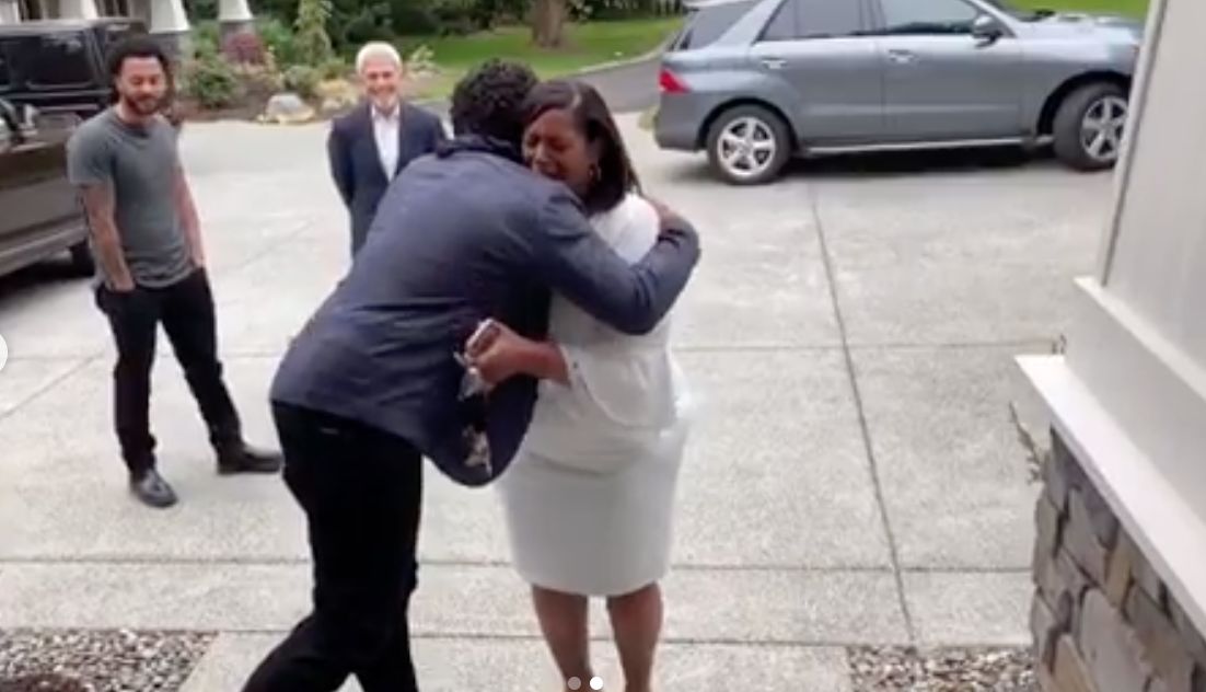 Russell Wilson Gives Mom New House for Mother's Day