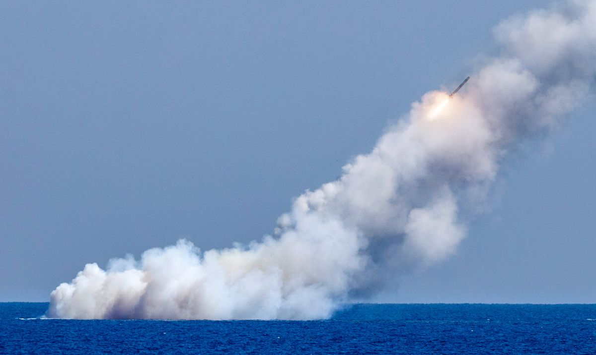 Russian submarines launch missiles at ISIS targets in Syria