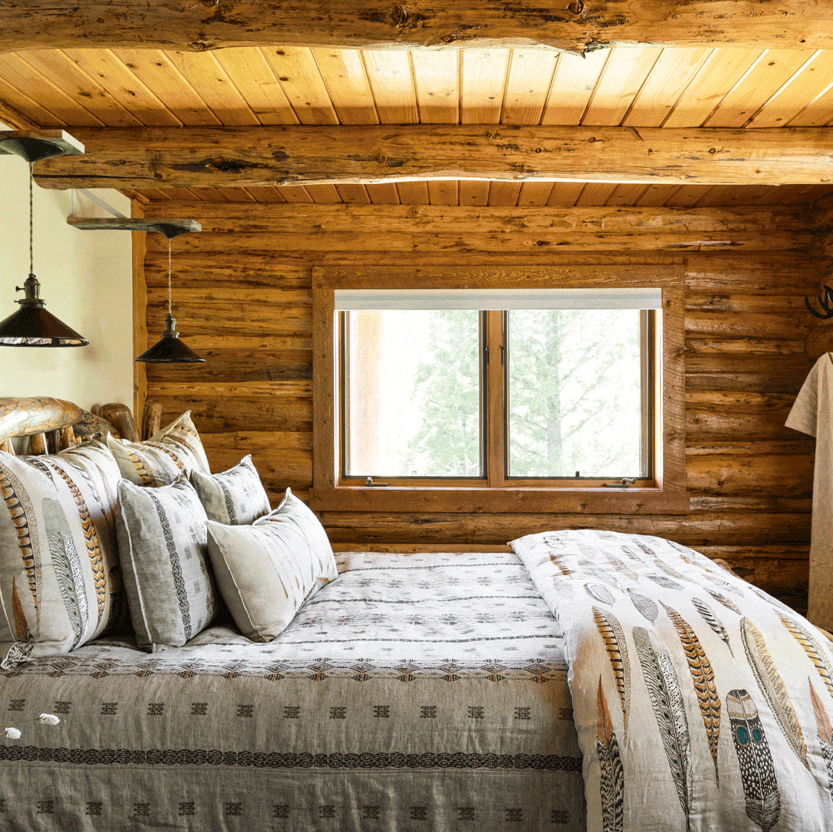 https://hips.hearstapps.com/hmg-prod/images/rustic-bedroom-ideas-stephanie-housely-ct-170619-print-007-1615412354.gif?crop=0.668xw:1.00xh;0.0449xw,0.00240xh&resize=1200:*