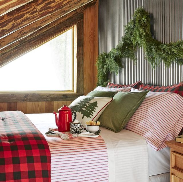 Holly Williams Tennessee Cabin - Christmas Decorating Ideas