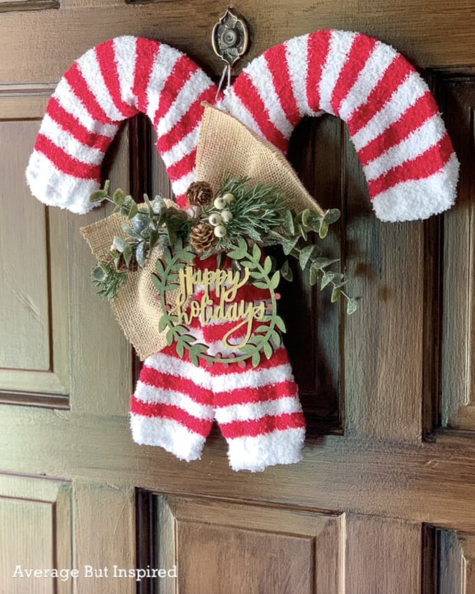 https://hips.hearstapps.com/hmg-prod/images/rustic-christmas-decor-wreath-64e39e3fbdd74.png?crop=1.00xw:0.930xh;0,0.0696xh&resize=980:*
