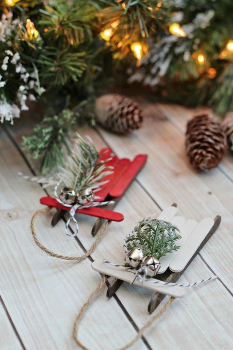 rustic christmas decorations sleds