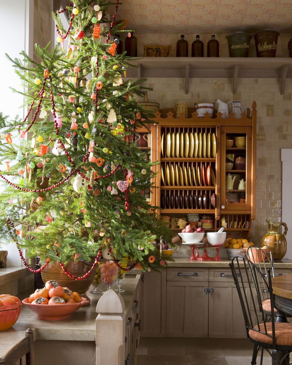 Anyone Can Decorate: DIY Burlap Christmas Garland Tree Wrap  Burlap  christmas tree, Diy christmas tree garland, Christmas tree decorations diy