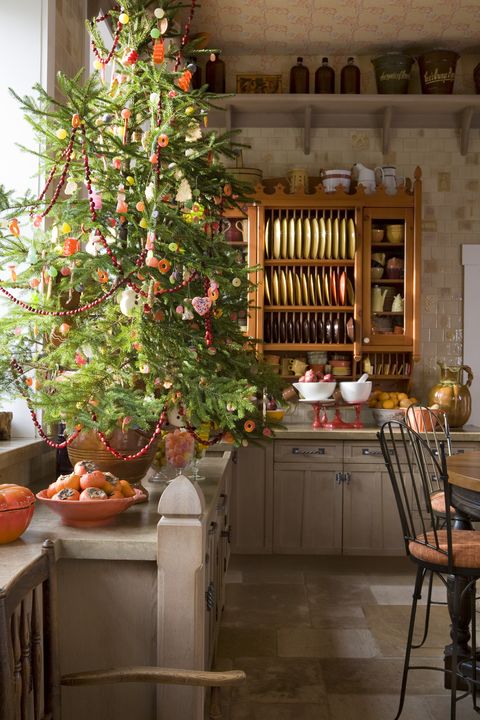 rustic kitchen countertop christmas tree with candy garland