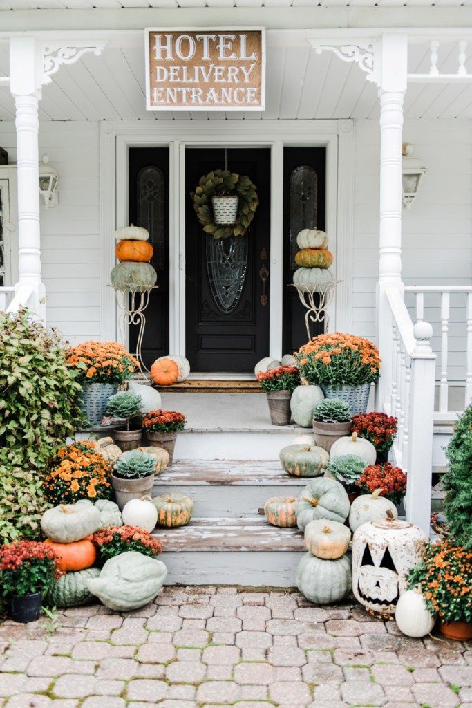 50 Best Outdoor Halloween Decorations and DIY Ideas of 2023