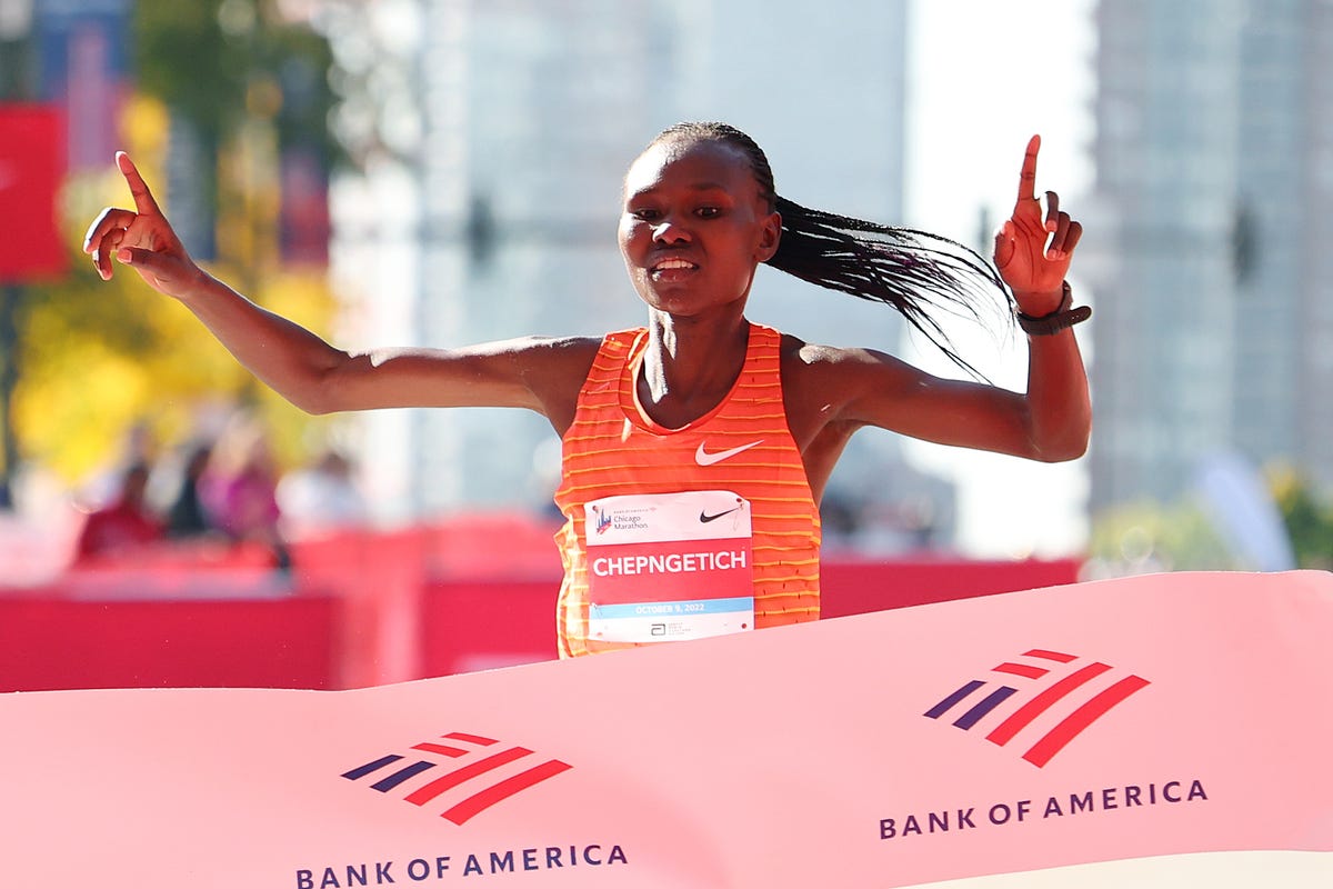 preview for La vittoria di Kelvin Kiptum alla Chicago Marathon