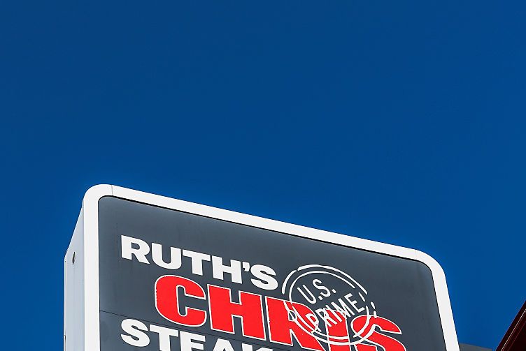 ruth's chris steak house holiday hours