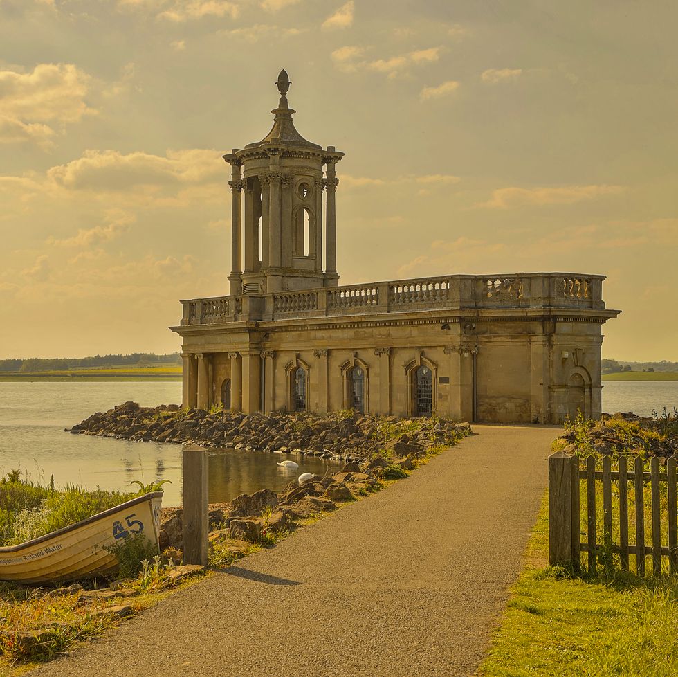 normanton is a villagein the county of rutland, united kingdom st matthews church, built in classical style between 1826 and 1911, lies on the eastern shore of rutland water