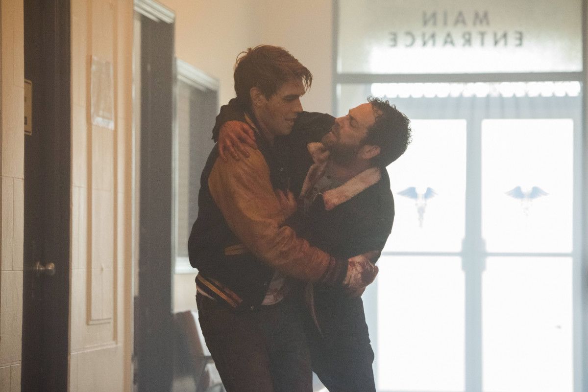 Riverdale Season 2 Episode 1 Review Riverdale A Kiss Before Dying Recap