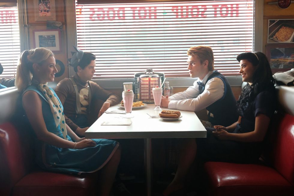 riverdale    chapter fifteen nighthawks    image number rvd202a0453jpg    pictured l r lili reinhart as betty cooper, cole sprouse as jughead jones, kj apa as archie andrews, and camila mendes as veronica lodge    photo bettina strauss the cw    © 2017 the cw network all rights reserved