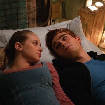 riverdale    chapter seventy five lynchian    image number rvd418b0069b    pictured l   r lili reinhart as betty cooper and kj apa as archie andrews    photo jack rowandthe cw    © 2020 the cw network, llc all rights reserved
