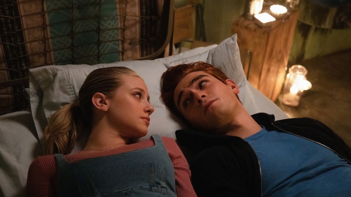 KJ Apa Reveals There Will Be More Scenes Between Betty and Archie in  Riverdale Season 5