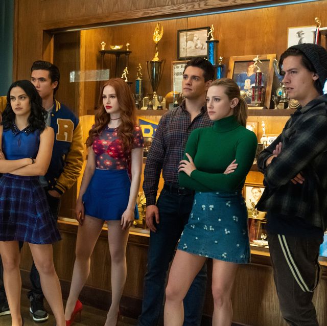 riverdale    chapter seventy six killing mr honey    image number rvd419a0093b    pictured l   r kj apa as archie andrews, camila mendes as veronica lodge, charles melton as reggie mantle, madelaine petsch as cheryl blossom, casey cott as kevin keller, lili reinhart as betty cooper and cole sprouse as jughead jones    photo katie yuthe cw    © 2020 the cw network, llc all rights reserved