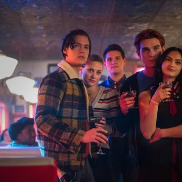 riverdale    chapter seventy six killing mr honey    image number rvd419b0576b    pictured l   r cole sprouse as jughead jones, lili reinhart as betty cooper, casey cott as kevin keller, kj apa as archie andrews and camila mendes as veronica lodge    photo kailey schwermanthe cw    © 2020 the cw network, llc all rights reserved