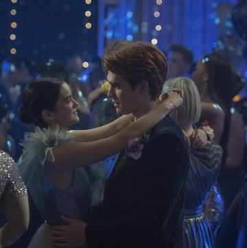 riverdale    “chapter seventy seven climax”    image number rvd501b0093r    pictured l r camila mendes as veronica lodge and kj apa as archie andrews    photo diyah perathe cw    © 2020 the cw network, llc all rights reserved