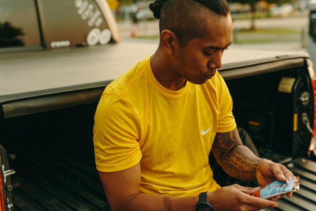 runner eating a clif bar