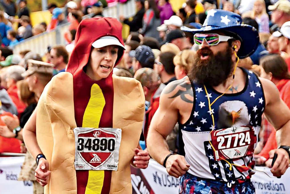 2 runners in hot dog race