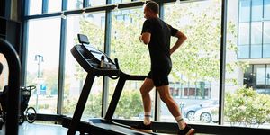 runner doing an incline treadmill workout