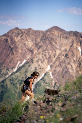 molly seidel running up mountain