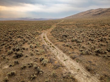 oregon trail, land, reckoning with the west, between 1840 and 1869 500000 emigrants traveled west on the oregon trail, the route stretched from independence missouri to oregon city, western idaho