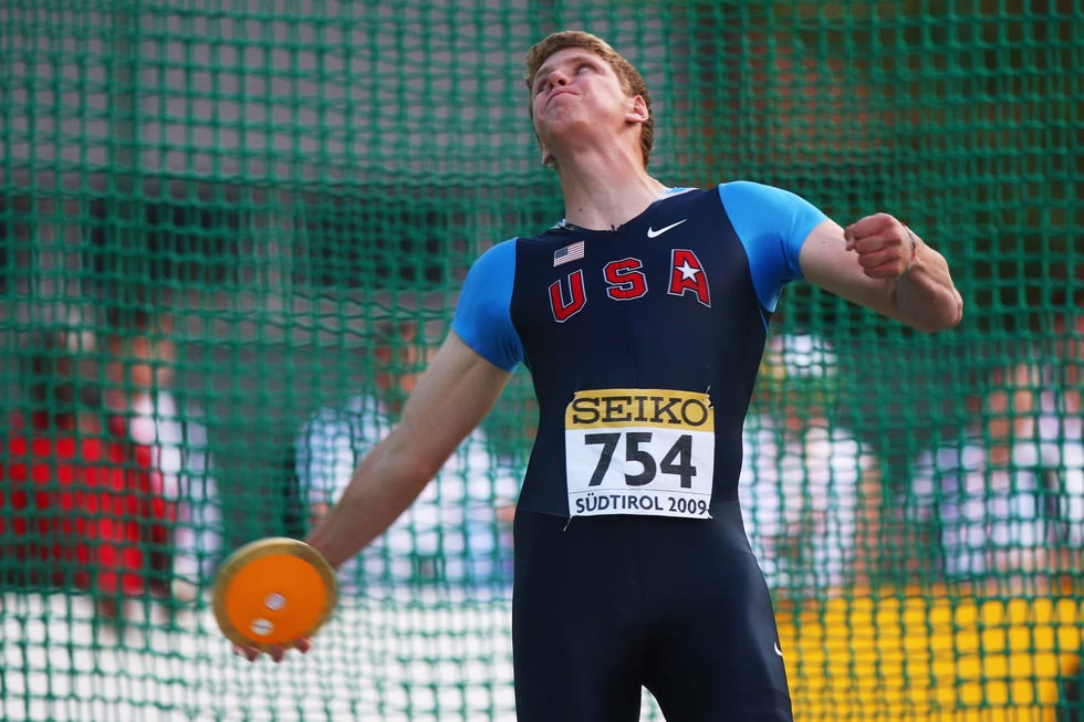 ryan crouser lanza el disco en el mundial de atletismo sub 18 de bressanone italia