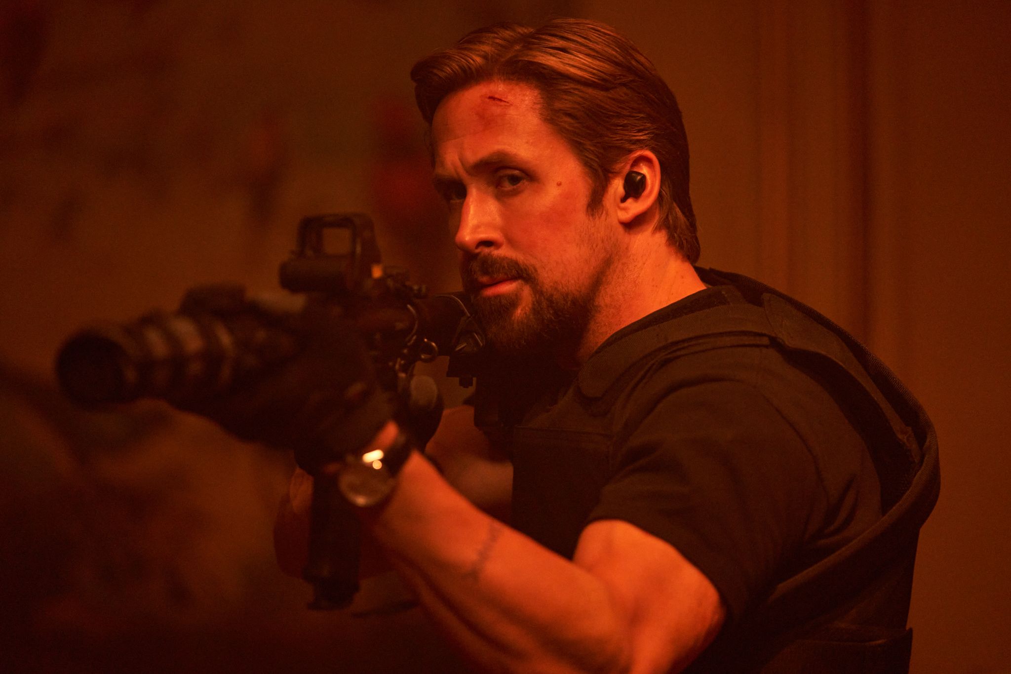 Ryan Gosling on Being a 'Blue Collar Bond' in 'The Gray Man' – WWD