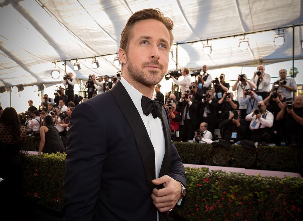 Ryan Gosling dares to wear pink pants on the red carpet