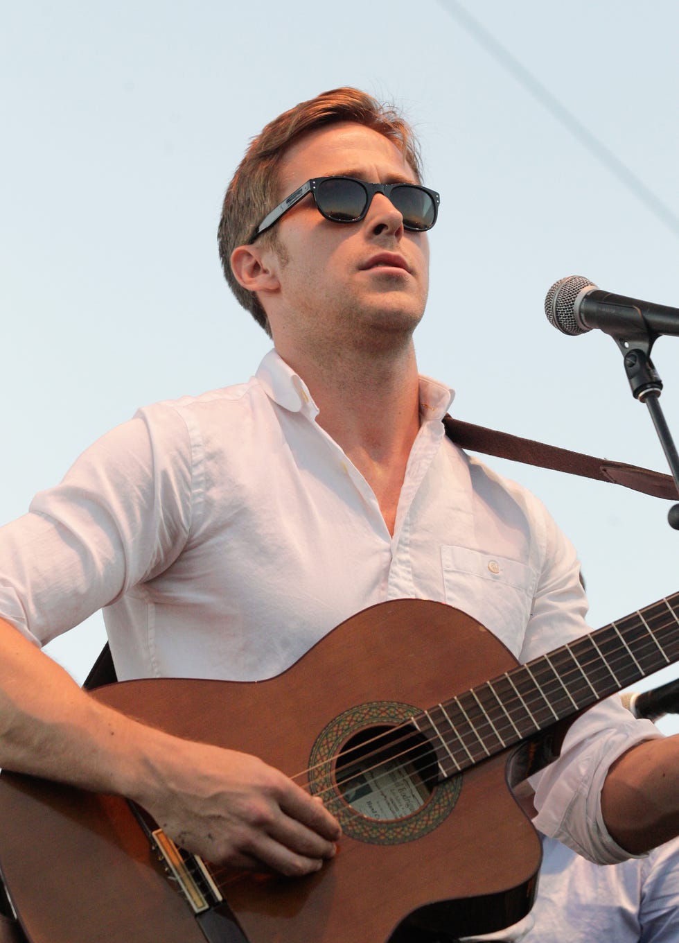 ryan gosling playing at the 2010 fyf fest