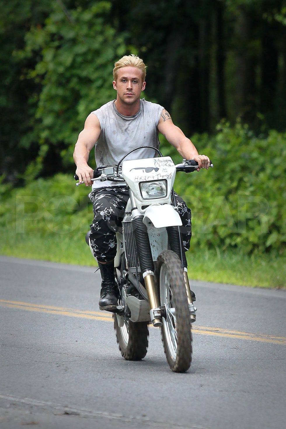 ryan gosling en una escena de the place beyond the pines