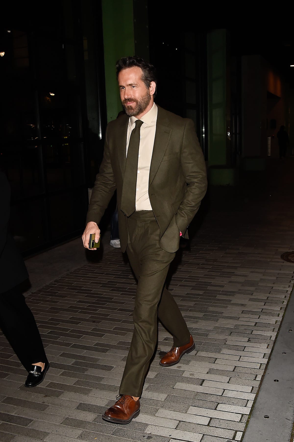 https://hips.hearstapps.com/hmg-prod/images/ryan-reynolds-attends-the-2023-bring-change-to-mind-gala-at-news-photo-1696963696.jpg?crop=1xw:0.49975xh;center,top&resize=1200:*