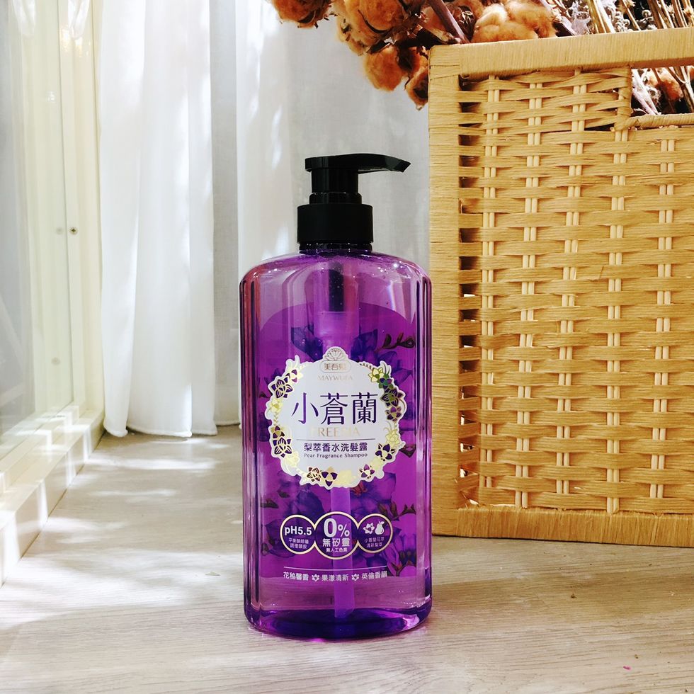 Product, Liquid, Violet, Bottle, Lotion, Hand, Skin care, Fluid, Hair care, Personal care, 