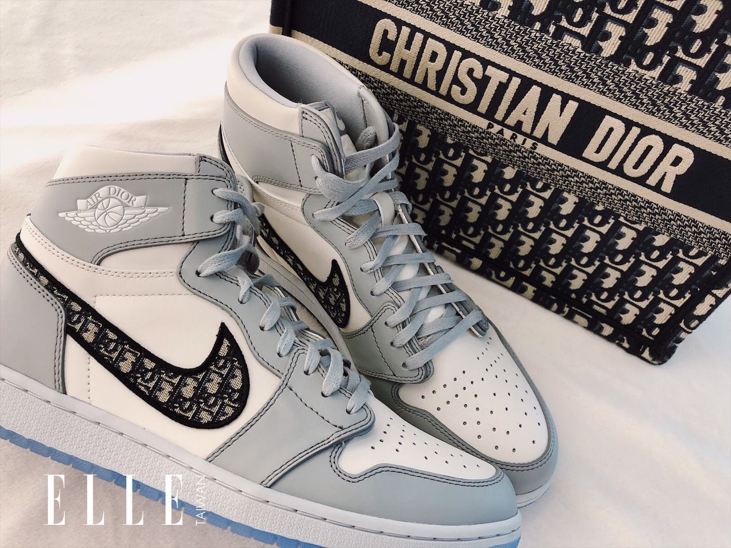 Dior xAir Jordan1 聯名球鞋實品開箱！把Nike 勾勾換上經典圖騰太美