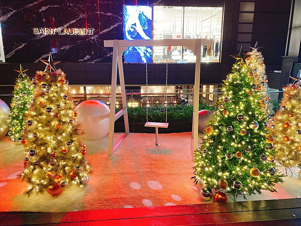 2021信義區聖誕樹點燈！17米超時尚夢幻灰「耶誕希望之樹」超美，雪白森林、600場飄雪燈光秀5大亮點搶先看